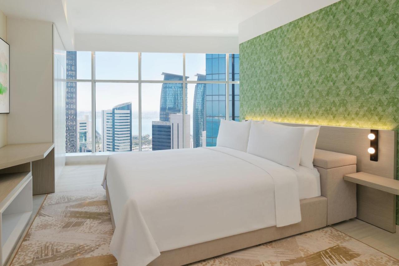 Element By Westin West Bay Doha 호텔 외부 사진 A bedroom at the hotel