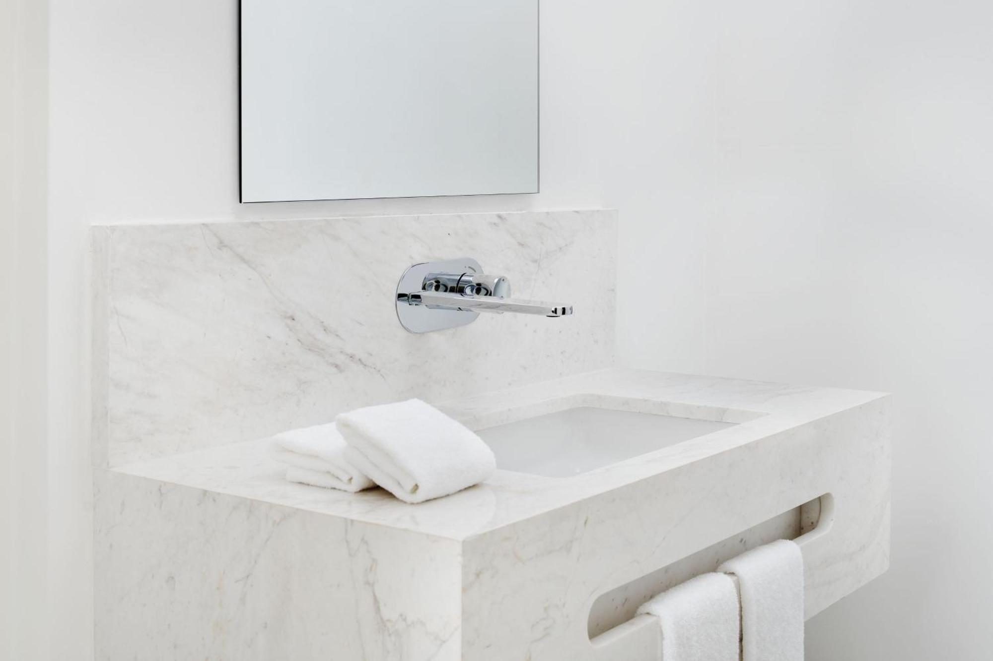 Element By Westin West Bay Doha 호텔 외부 사진 A wall mounted tap