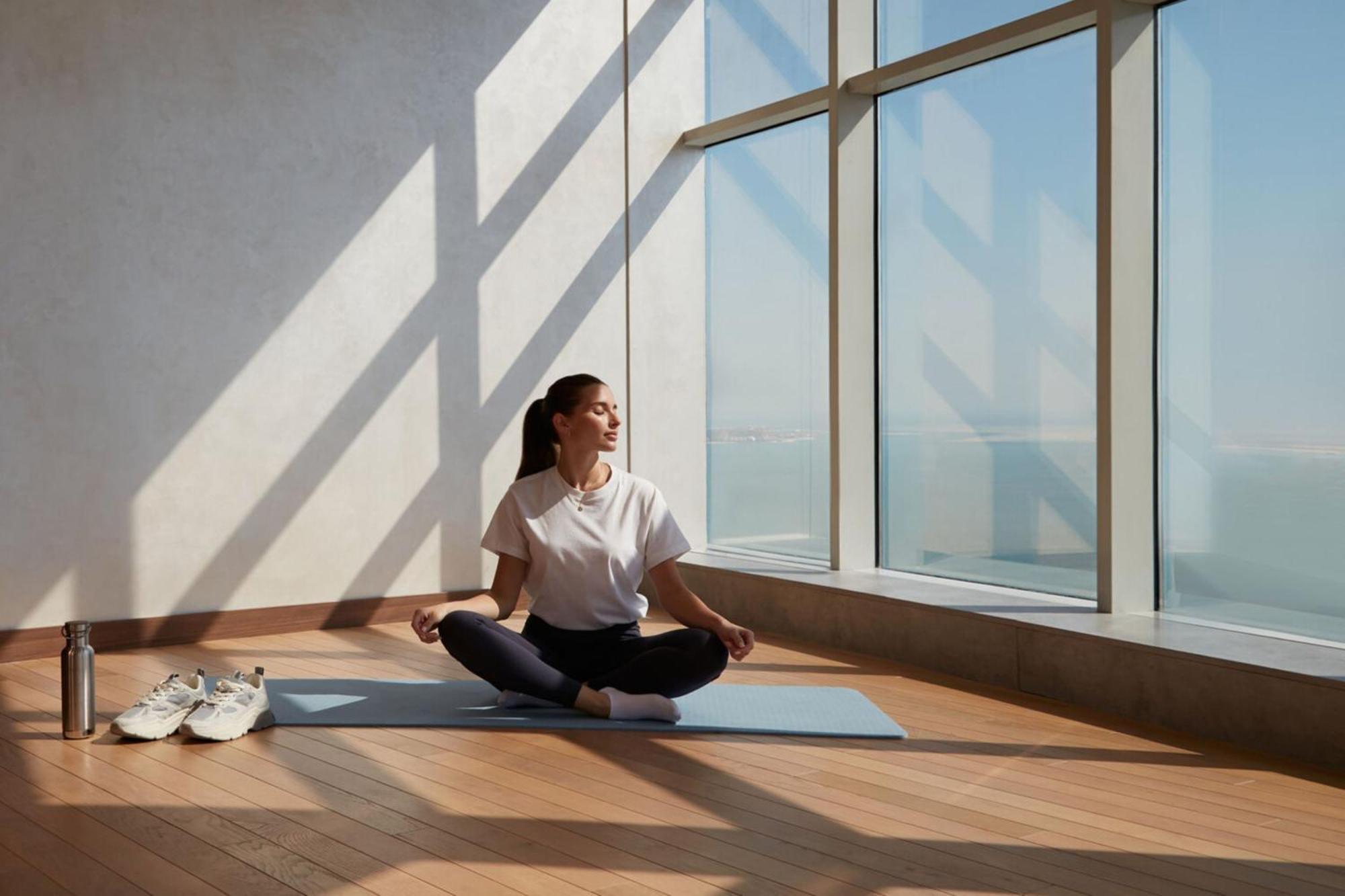 Element By Westin West Bay Doha 호텔 외부 사진 A woman meditating